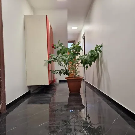 Lovely 1-room Unit In